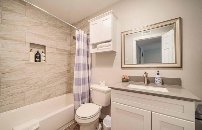 Stylish 1BR Near UT Highland Evonify - Photo 9