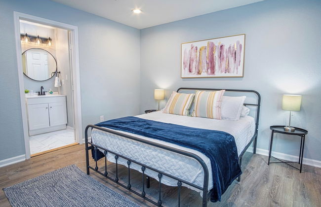 Spacious Delightful 4 BR/ 3 BA Close to Downtown - Foto 13