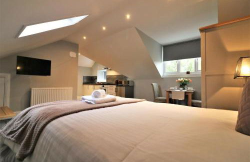 Signature - Linden Cottage Room 3 - Photo 9