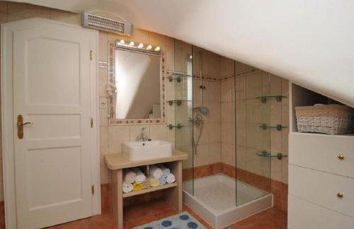 Deluxe Villa Sirena on the beach with Pool - Photo 32