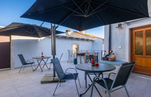 Modernes Apartment mit Panoramablick, Pool - inmitten von historischem Zentrum - Photo 32