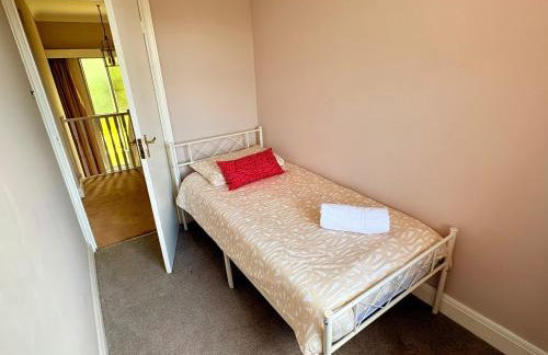 6-Beds, Private Road, Beautiful Garden - Foto 18