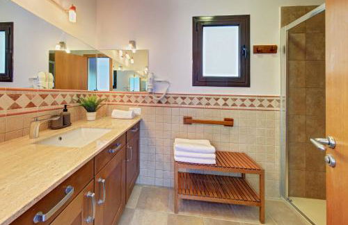 VILLA LA CALA with swimming pool & sea view, 10 min walk from the sea - Photo 34