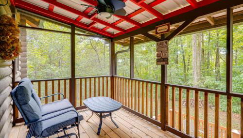 Soak in Hot Tub, Explore Outdoors Cleveland Cabin - Foto 3