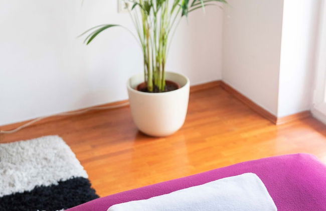 Bright 2bdr Apartment With a Balcony - Photo 12