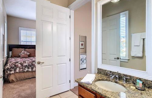 Two King En-Suites …Inside the Prestigious Reunion Resort - Foto 35