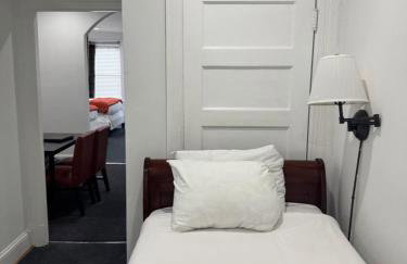 Gorgeous Refurbished 1Bdrm and 1Den Home - Foto 22