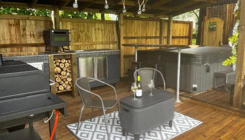 Lynbrook Haybarn, Hot tub and outdoor kitchen, New Forest - Foto 4