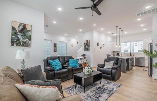 Cozy Duplex Mins to DT/ MCTR, free wi-fi/ Parking - Photo 13