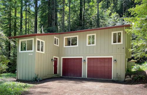 Cozy cabin deep in the redwoods with WiFi and Hot Tub - Foto 7