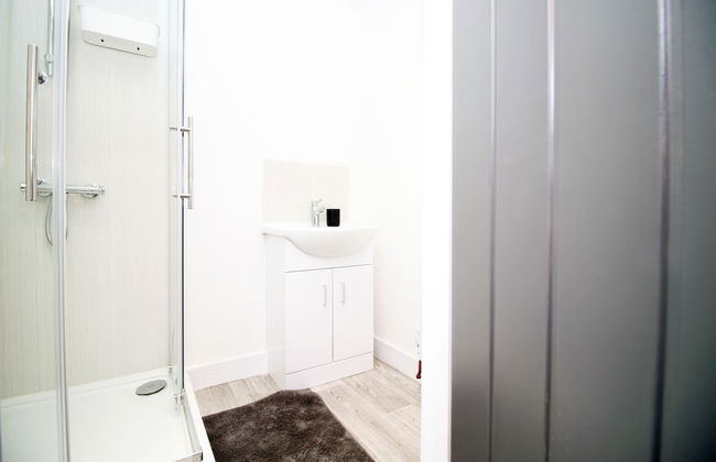 Skyline Remarkable 2-bed Apartment in Swansea - Photo 30