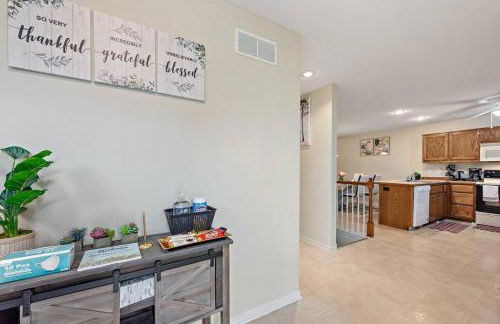 Beautiful Townhome, 11 minutes to Downtown, KCMO. - Foto 13