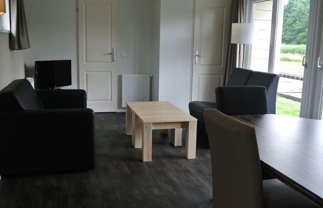 Chalet With 2 Bathrooms and a Boat, Near Giethoorn - Photo 4