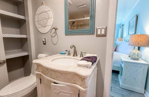 Spacious house- Deep Water Dock Pool Golf Cart Rental available - Foto 22