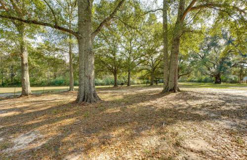 6 Mi to Main St Poplarville Cabin with Pasture View - Foto 26