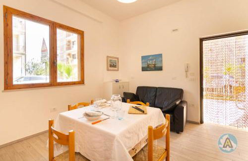 Piano terra sul lungomare con parcheggio - Foto 19