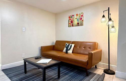 Shared Deck • Pet Friendly • Garden Courtyard - Foto 2