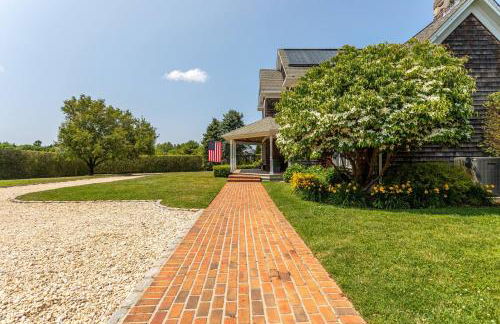 Stunning luxury Retreat I Wineries & Fall Farm Fun - Photo 10