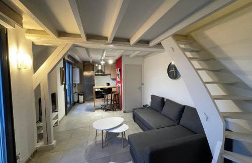 FATHALA - appartement lumineux en dernier étage - face à la gare routière - Foto 5