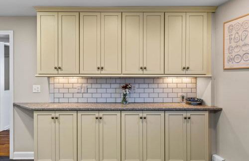 New England Nest - Modern 2BR Home with EV Charger - Foto 12