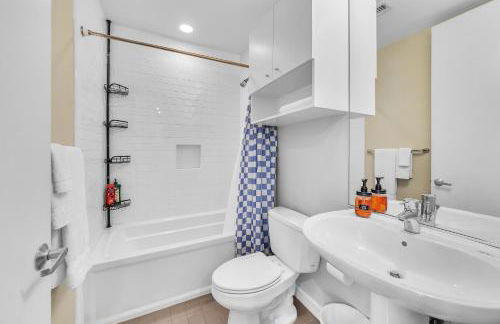 Modern Comfort in the Heart of Museum District townhouse - Foto 27