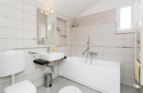 Dvori With Garden, Free Parking Next To Sea - Photo 75