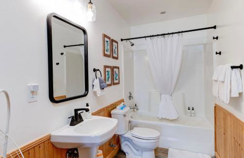 Whiskey Hills - Newly Remodeled Luxury Cabin with Hot Tub, Incredible Views close to Asheville, walk to Hatley Pointe & Ski! - Foto 23