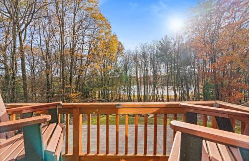 Lakefront with Beach Game Room Fire-pit and More - Foto 11