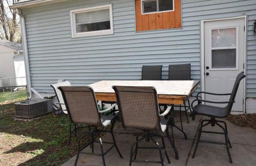 Benson. Cozy pet friendly living. No pet fees. - Photo 14