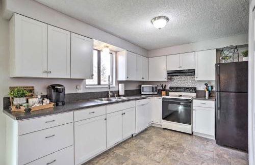 Duplex with Private Yard 3 Mi to Downtown Loveland! - Foto 9