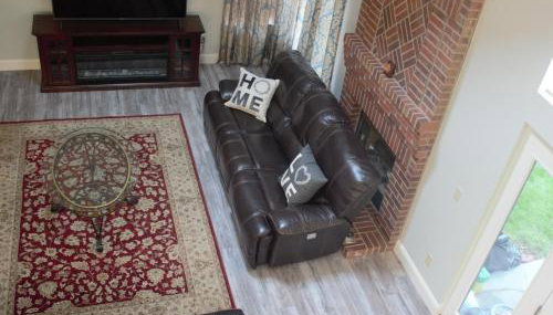 Amazing 4 Bedroom House with nice Backyard - Foto 2