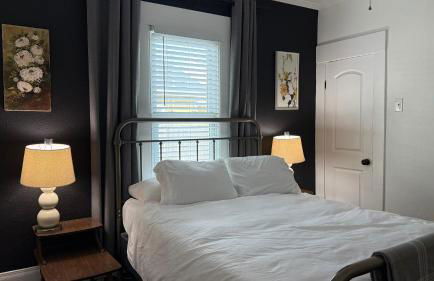 Updated Vintage Oasis, Near Downtown & Stadiums, Huge Yard - Foto 77