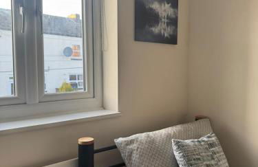 Large 3 Bed Home - Coop Live -Free parking - Foto 4