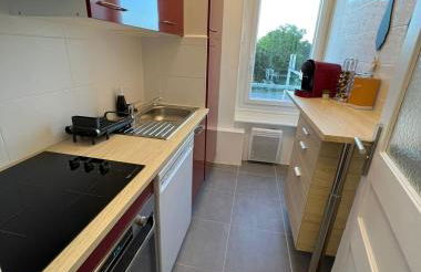 PARIS-MONTROUGE Magnifique Studio Appartement de 35m2 - très cosy pour 1 à 6 personnes refait à neuf - ENTIRE APARTMENT LUXIRIOUS AND WARM - Montrouge Paris 14ème - Proche Aéroport Orly & Parc Expositions Porte de Versailles FREE WIFI GRATUIT - Foto 10