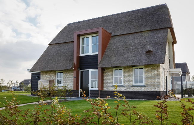 Villa by the Water With Sauna and Terrace - Foto 1