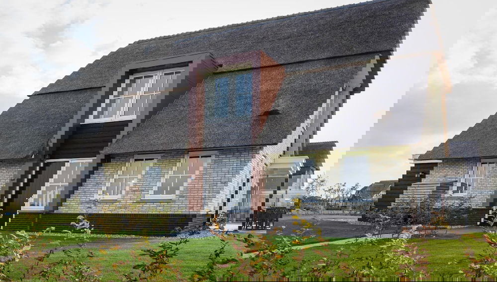 Villa by the Water With Sauna and Terrace - Foto 1