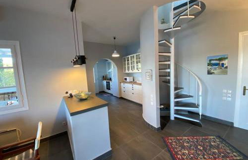 RETREAT VILLA BY THE SEA WITH POOL IN PORTO HELI - Foto 42