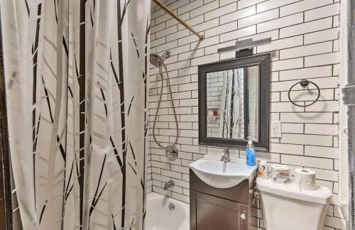 1850s historic Row House 7min train to NYC with private backyard - Foto 7