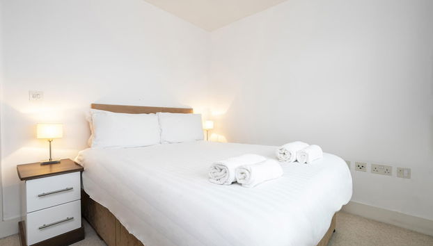 Borough Flat With City Views by Underthedoormat - Foto 4, Habitación