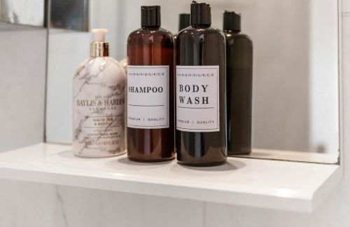 2BR Waterside Flat Parking WiFi Garden & DLR Nearby - Foto 16