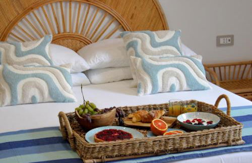 LIGEA APARTMENT - Bright Mediterranean Home with Bali-Inspired Touches - Central Anzio near Sea, Train and Bus Station - Foto 7