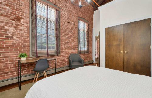 Jennifer's Historic Riverfront Loft Private Patio - Photo 16