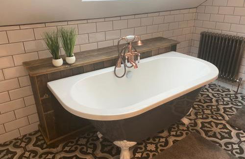 Farndale House-Hot tub - Photo 46