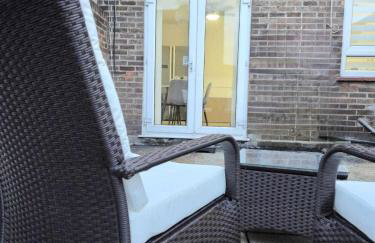 5 Mins Walk to ExCeL - Cosy 3 Bed House - Free Parking - Near O2 Arena & Cable Cars - Foto 20