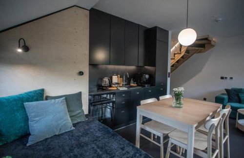 Czarny domek w górach - Foto 7