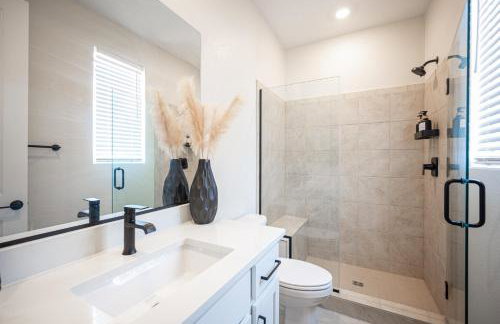 Modern Spacious 6BR Villa with Game Loft 5 Min to Strip, Stadium & Shopping! - Foto 68