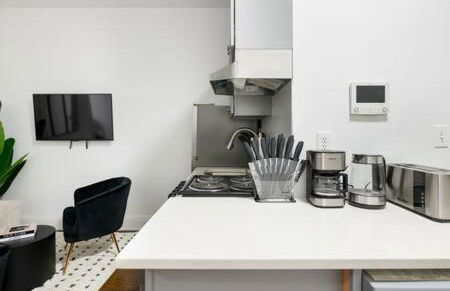 91-2A Stylish 3BR 2Bth with W D - Foto 8