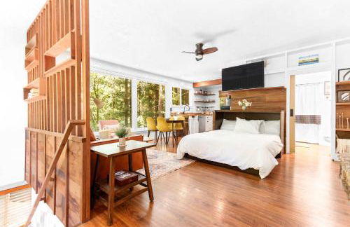 Redwood Cabin with Hot Tub Canyon View and Dogs OK - Foto 5