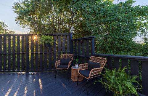 Cozy Spring Night HotTub Firepit PetFriendly Patio - Foto 33