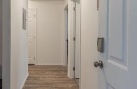 Modern and Stylish KING bed Wifi FREE Parking - Foto 13